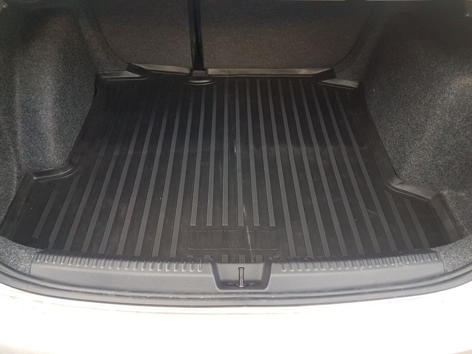 Rival 15804002 в багажник Volkswagen Polo V 2010-2015 г.в., черный
